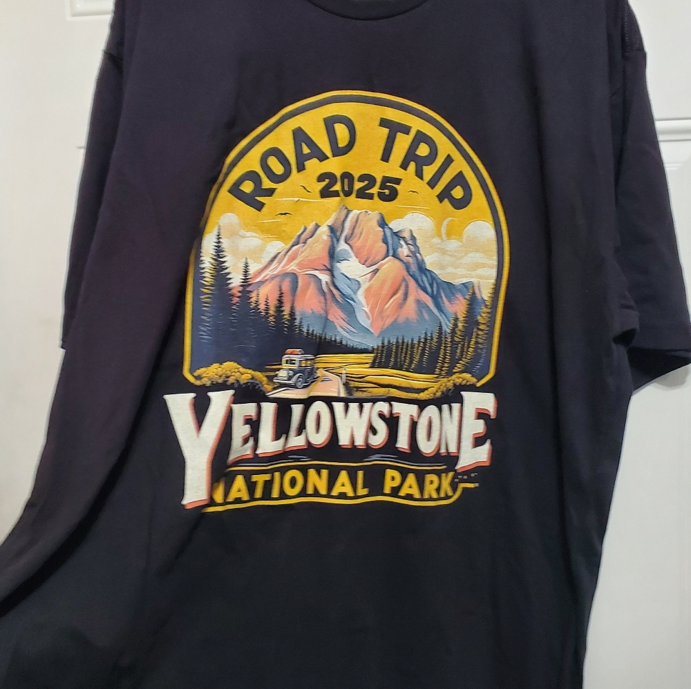 Yellowstone National Park ROAD TRIP 2025 T-Shirt size XXL